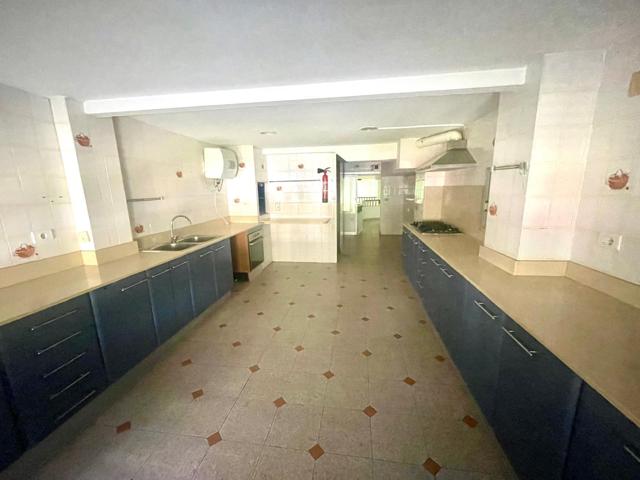 🏗️ Local con doble altura y grandes posibilidades — ideal para reformar photo 0