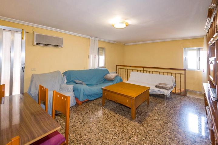 Se vende casa con muchas posibilidades de reforma photo 0