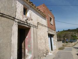 MASIA CON ALMACEN PARA REFORMAR EN ZONA TRANQUILA photo 0