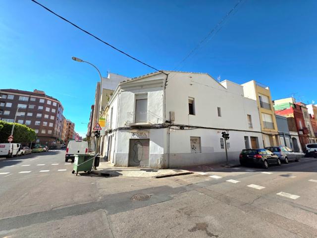 CASA ESQUINERA EN CASTELLÓN DE LA PLANA photo 0