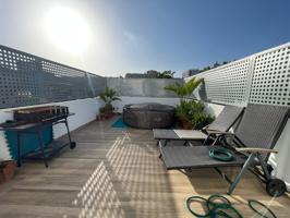 Exclusiva casa reformada en Poble Nou con estudio independiente y terrazas privadas photo 0