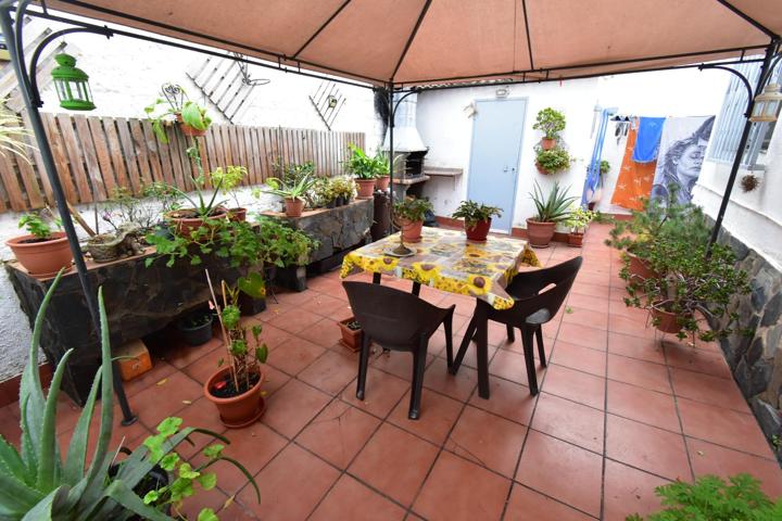 EXCELENTE CASA PAREADA EN CALLE VALLBONA. photo 0