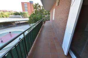 EXCELENTE PISO EN CALLE BISCAIA ORIENTADO A MAR CON TERRAZA!! photo 0