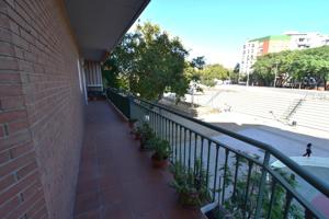 EXCELENTE PISO EN CALLE BISCAIA ORIENTADO A MAR CON TERRAZA!! photo 0