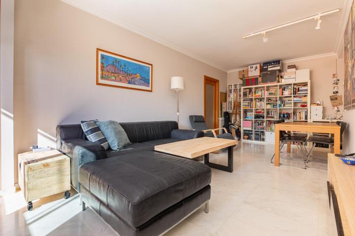 PISO EN CALLE PROVENCALS CON VISTAS AL MAR photo 0