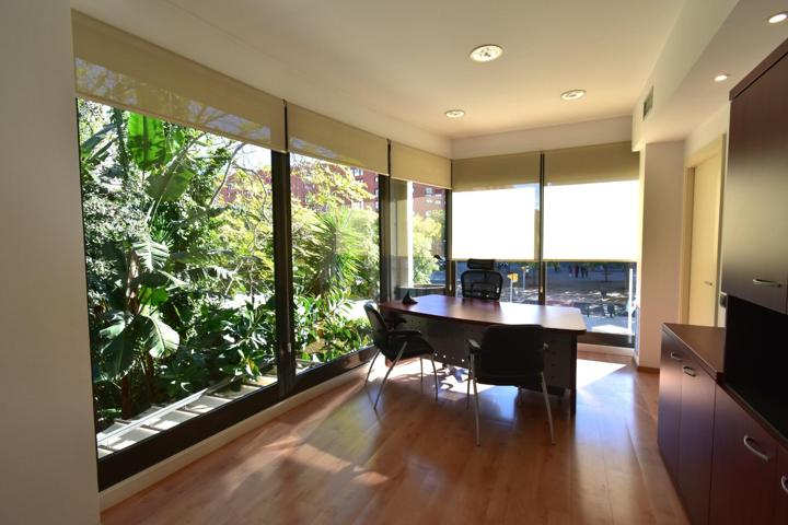 Elegante oficina disponible en Paseig Taulat photo 0