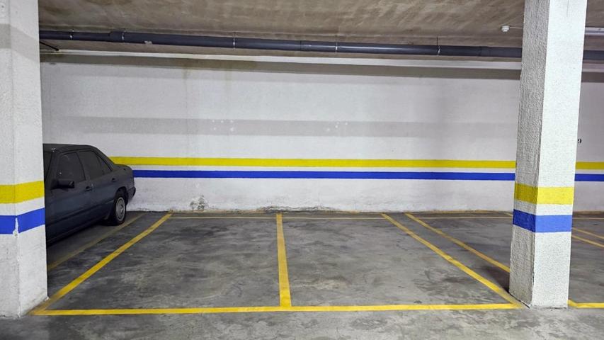 ¡Oportunidad única de adquirir plaza de garaje en el Edificio Los Jardines de la Sierra 1! photo 0
