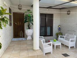 ¡Oportunidad única en La Victoria! Casa en venta en Calle Tolerancia photo 0