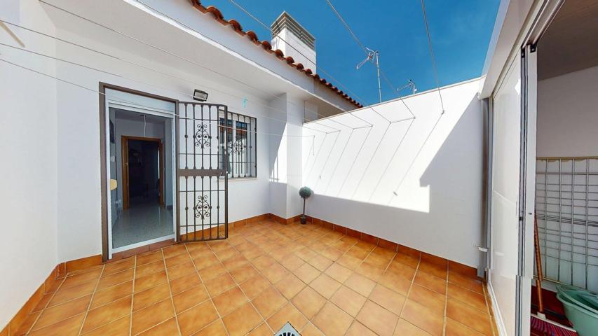MARAVILLOSA CASA DE DOS PLANTAS, CON 4 DORMITORIOS, DOS BAÑOS, PATIO Y TERAZA. A BUEN PRECIO!! photo 0