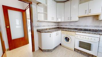 MAGINIFICA VIVIENDA SITUADA EN CTRA. TRASIERRA, DE 3 DORMITOIROS, 1 BAÑO, SALÓN CON TERRRAZA. photo 0