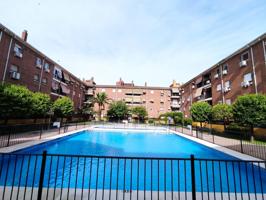 Vivienda de tres dormitorios en urbanización con piscina comunitaria en Parque Azahara photo 0