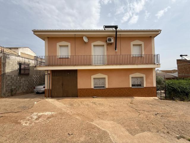 AMPLIA CASA DE 342 m² CON HUERTO, DOS VIVIENDAS INDEPENDIENTES Y TERRAZA CON VISTAS – NO HIPOTECABLE photo 0