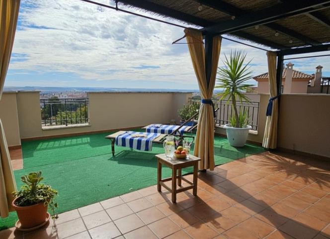 De las mejores casas de Mirabueno, en esquina, con vistas espectaculares y más de 100 m2 de jardín. photo 0