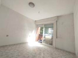 Piso en venta en Centre-Can Mariner(08922) photo 0