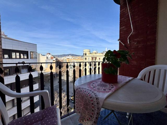 ESPECTACULAR PISO EN EL MERCADO DE SANT ANTONI photo 0