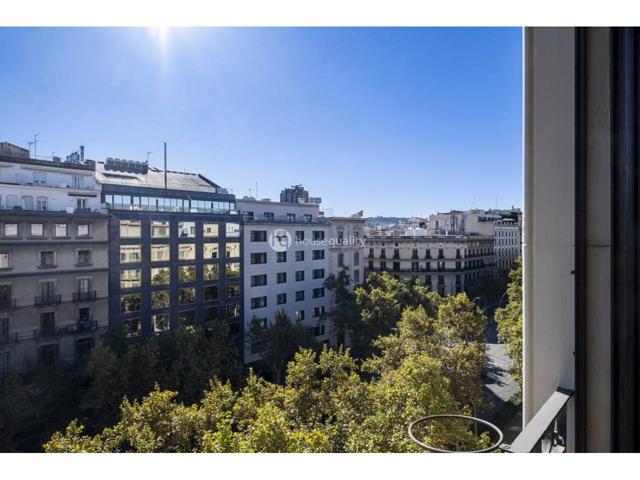 Piso reformado a estrenar en finca regia en el Eixample, con luz, espacio y aparcamiento incluido. photo 0