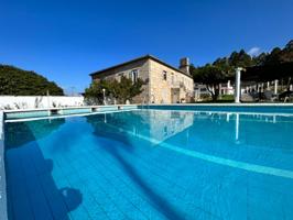 SE VENDE ESPECTACULAR CASA CON PISCINA Y AMPLIO JARDÍN CON ARBOLES FRUTALES EN PADRON photo 0