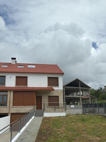 Se vende chalet adosado en Noalla photo 0