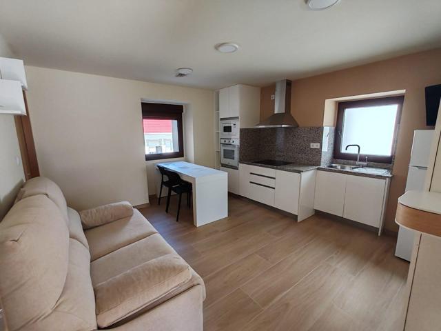 ESTUDIO DE PLANTA BAJA EN NOIA PARA ALQUILER ANUAL photo 0