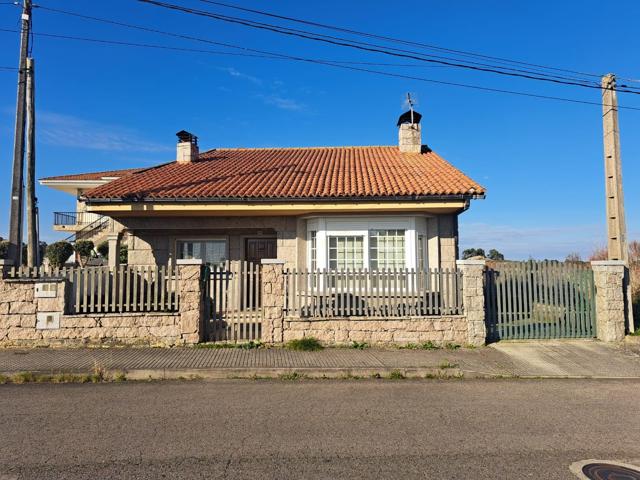 Venta de Chalet en Zona Aguiño                                  ¡Tu hogar ideal cerca de la playa! photo 0