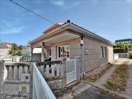 ¡Exclusiva Oportunidad en el Corazón de Sanxenxo: Tu Hogar a Un Paso de la Playa Silgar! photo 0