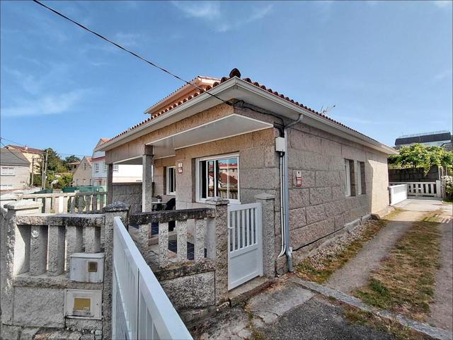 ¡Exclusiva Oportunidad en el Corazón de Sanxenxo: Tu Hogar a Un Paso de la Playa Silgar! photo 0