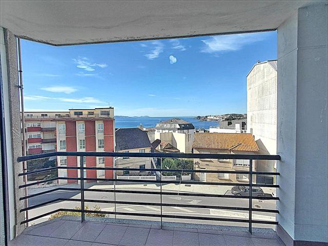 Vistas al Mar Panorámicas en Sanxenxo Centro: Lujo y Comodidad Lista para Disfrutar. PISO 3 DORMITORIOS, DOS BAÑOS, ASCENSOR Y GARAJE. photo 0