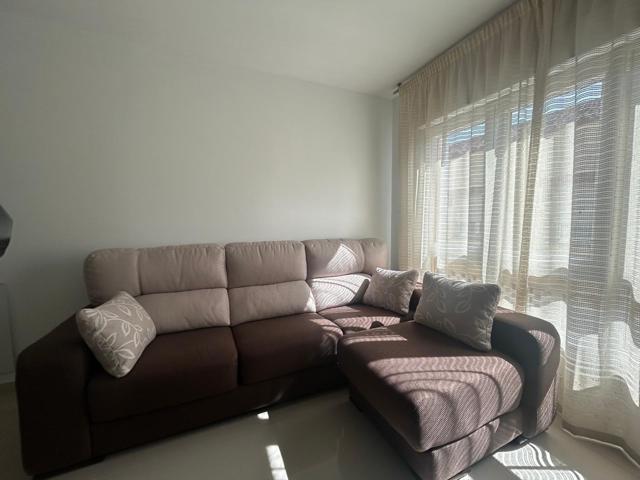 Se alquila piso a estrenar de 2 habitaciones en Ribeira photo 0