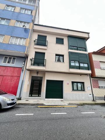 🏡 ¡Oportunidad Única! Espectacular Casa Adosada en Pleno Centro de Ribeira con Vistas al Mar 🌊 photo 0