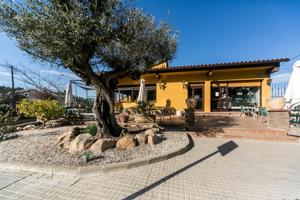 Restaurante con casa en preciosa ubicación de Cerdanyola photo 0