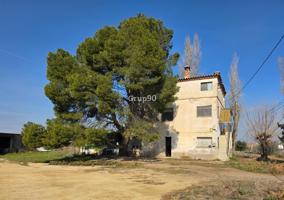 Oportunidad única: Casa con amplio terreno en Lleida photo 0