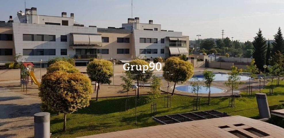 ¡Descubre tu nuevo hogar! Espacioso piso en venta con piscina y zona comunitaria photo 0