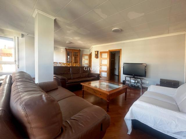 ¡Gran oportunidad en la Zona Instituts – Lleida! Piso amplio ideal para familias o inversores photo 0