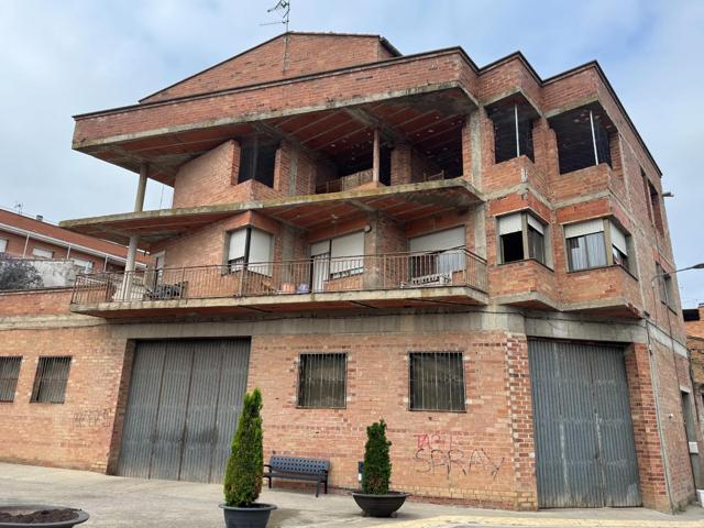 🏡 Gran casa de 779 m2 en Alfarràs con múltiples posibilidades photo 0