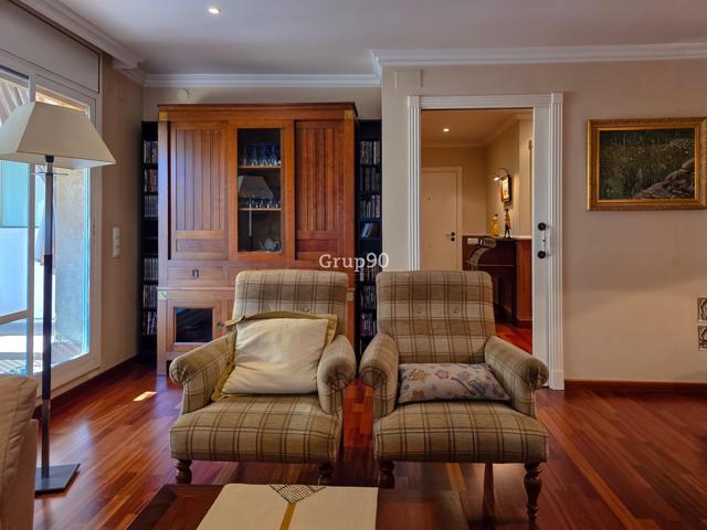 Ático dúplex de 4 dormitorios con terraza privada de 35 m2. photo 0