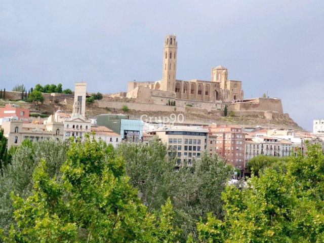 🏢 ¡Oportunidad para inversores! Edificio en venta en el centro de Lleida – Rentabilidad del 6% photo 0