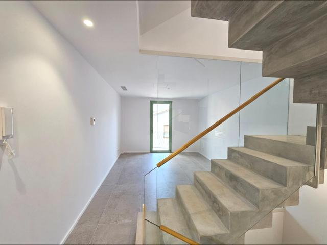 SANT CELONI (CENTRO): CASA DE DISEÑO NUEVA A ESTRENAR EN VENTA photo 0