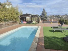 RIELLS I VIABREA : IMPECABLE CHALET EN VENTA CON PISCINA photo 0