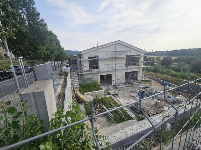LA ROCA DEL VALLÈS (ST.AGNÈS DE MALANYANES): MAGNÍFICA CASA UNIFAMILIAR AISLADA PARA TERMINAR A SU GUSTO ! photo 0