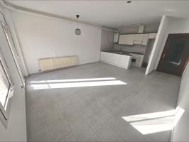 SANT CELONI (CENTRE): PISO EN VENDA MUY SOLEADO EN PLENO CENTRO RODEADO DE COMERCIOS Y SERVICIOS photo 0