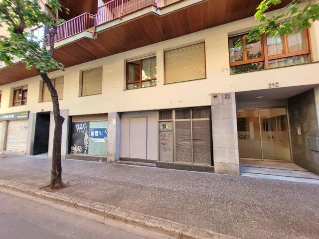 OPORTUNIDAD. Local comercial en zona La Punxa, próximo a la estación de Girona photo 0