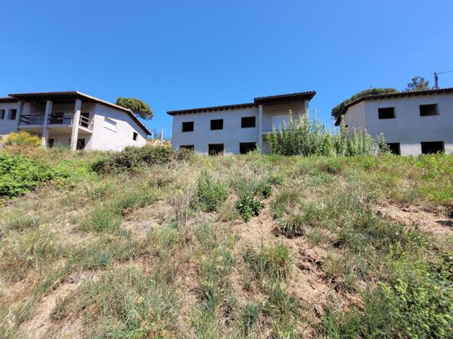 Venta de 3 casas unifamiliares en construcción en Can Fornaca photo 0