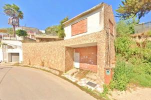 Casa a reformar con amplia parcela photo 0