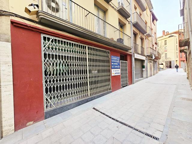 Ocasión. Local en 2 plantas en el casco antiguo de Olot photo 0