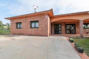 CASA UNIFAMILIAR AISLADA EN SILS photo 0