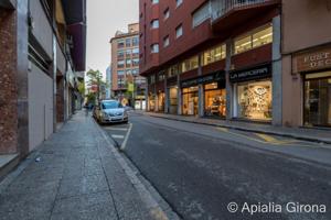 PLAZA DE PARKING EN 'EIXAMPLE' GIRONA photo 0
