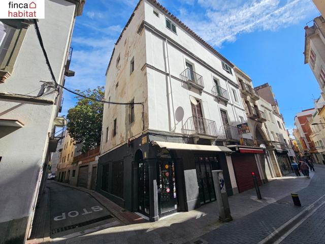 Oportunidad. Edificio en el Casc antic de Lloret de Mar photo 0
