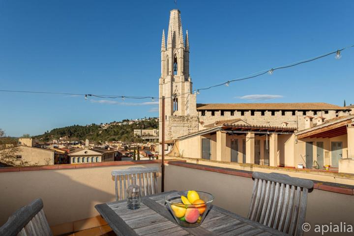 PISO EN VENTA EN EL BARRI VELL DE GIRONA photo 0