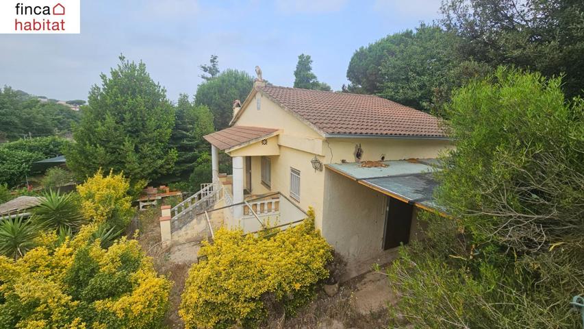 Casa con amplia parcela en Montbarbat photo 0