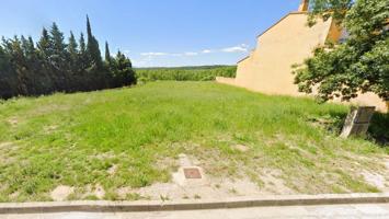 Parcela urbana en venta en Lladó, Alt Empordà photo 0